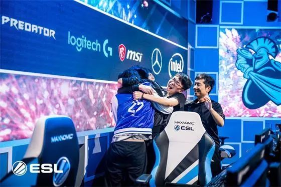 力压其他同 力压其他同