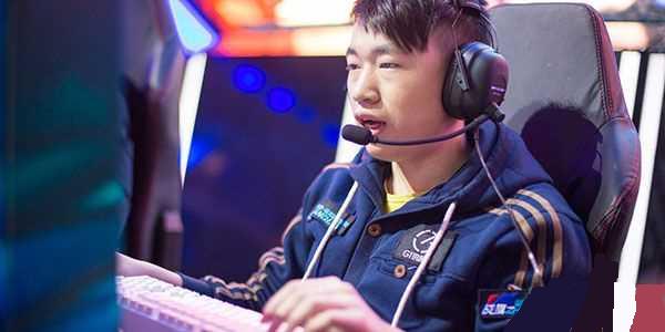 足球场上的 足球场上的