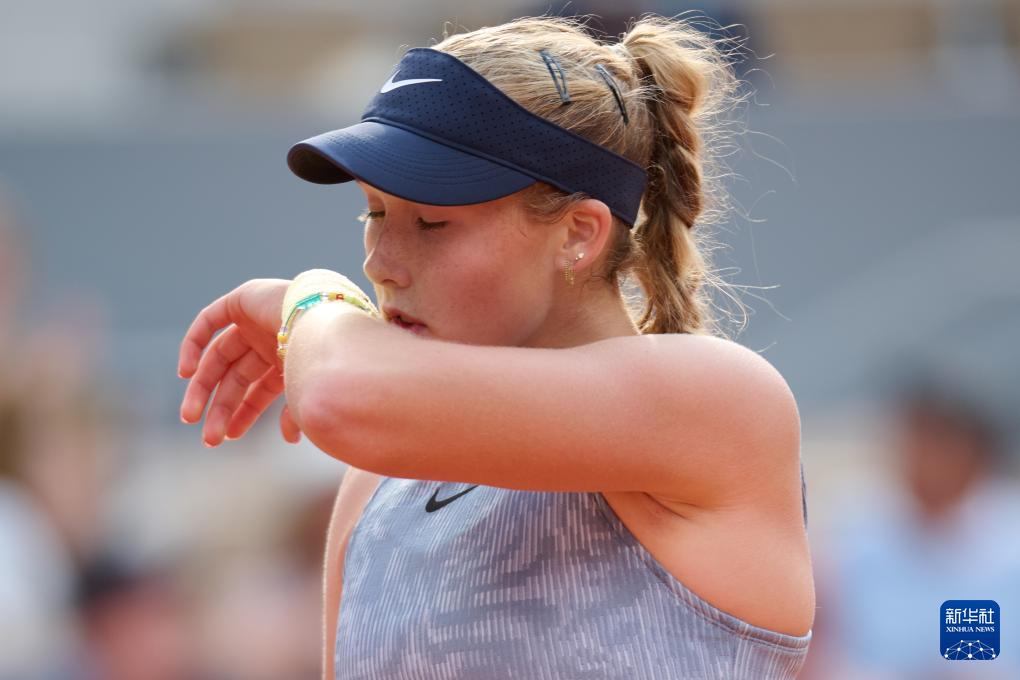 屡屡通过突 屡屡通过突