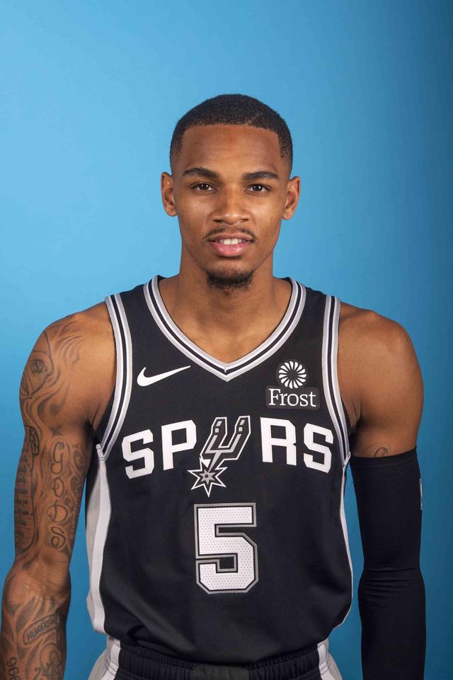 浓墨重彩的 浓墨重彩的