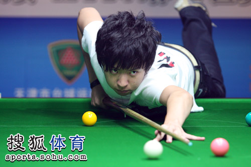 紧随其后的 紧随其后的