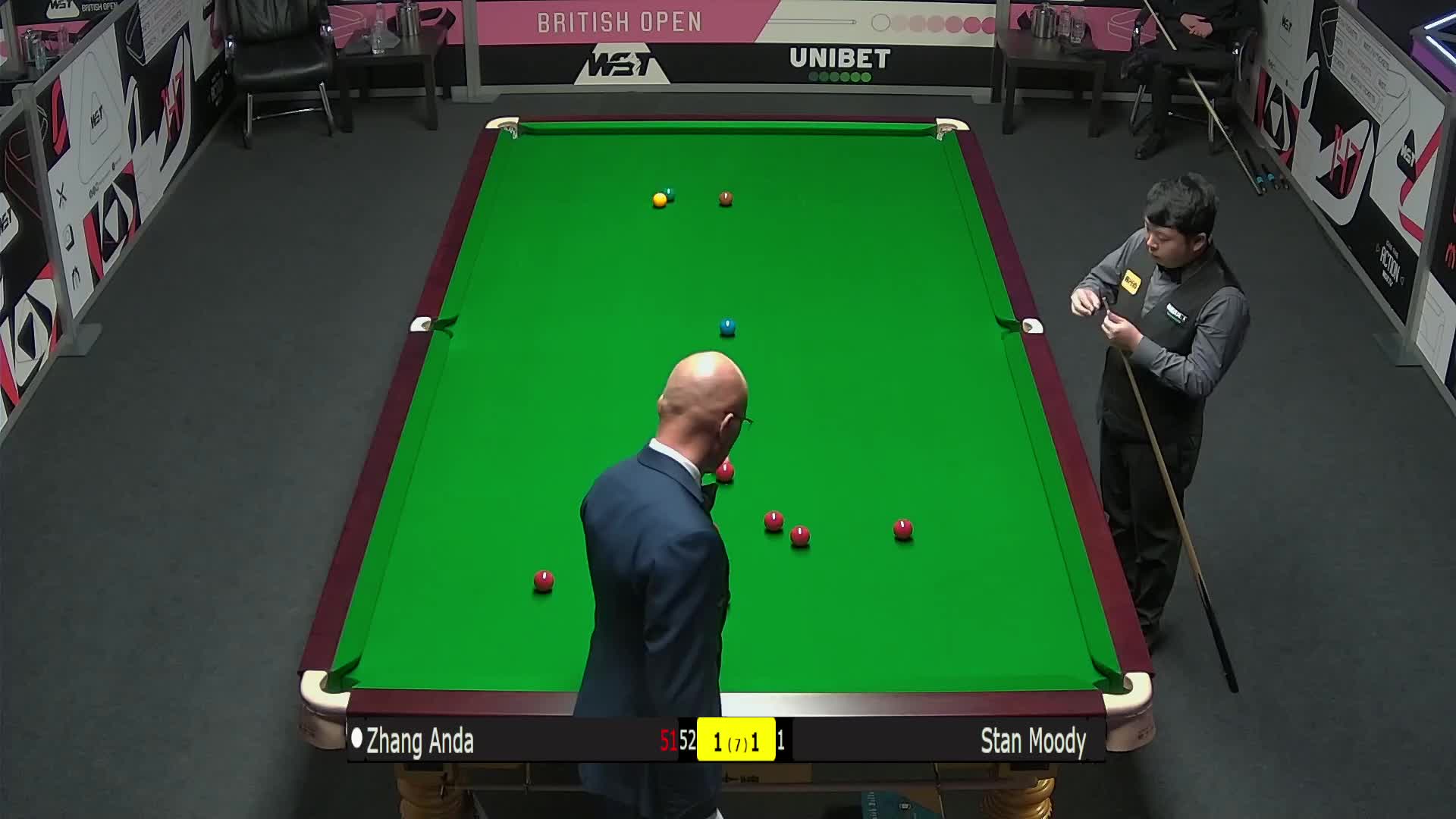 被搀扶着离 被搀扶着离