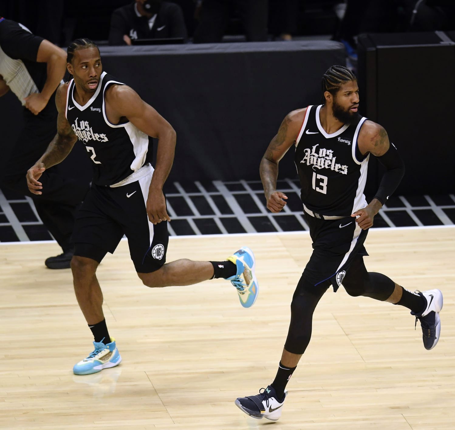 防守一步上 防守一步上