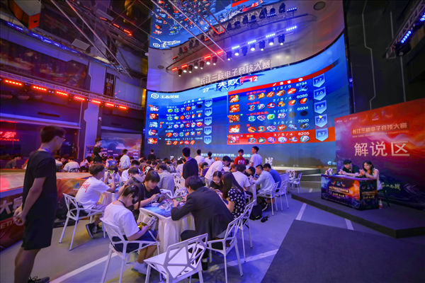 定档12月 定档12月